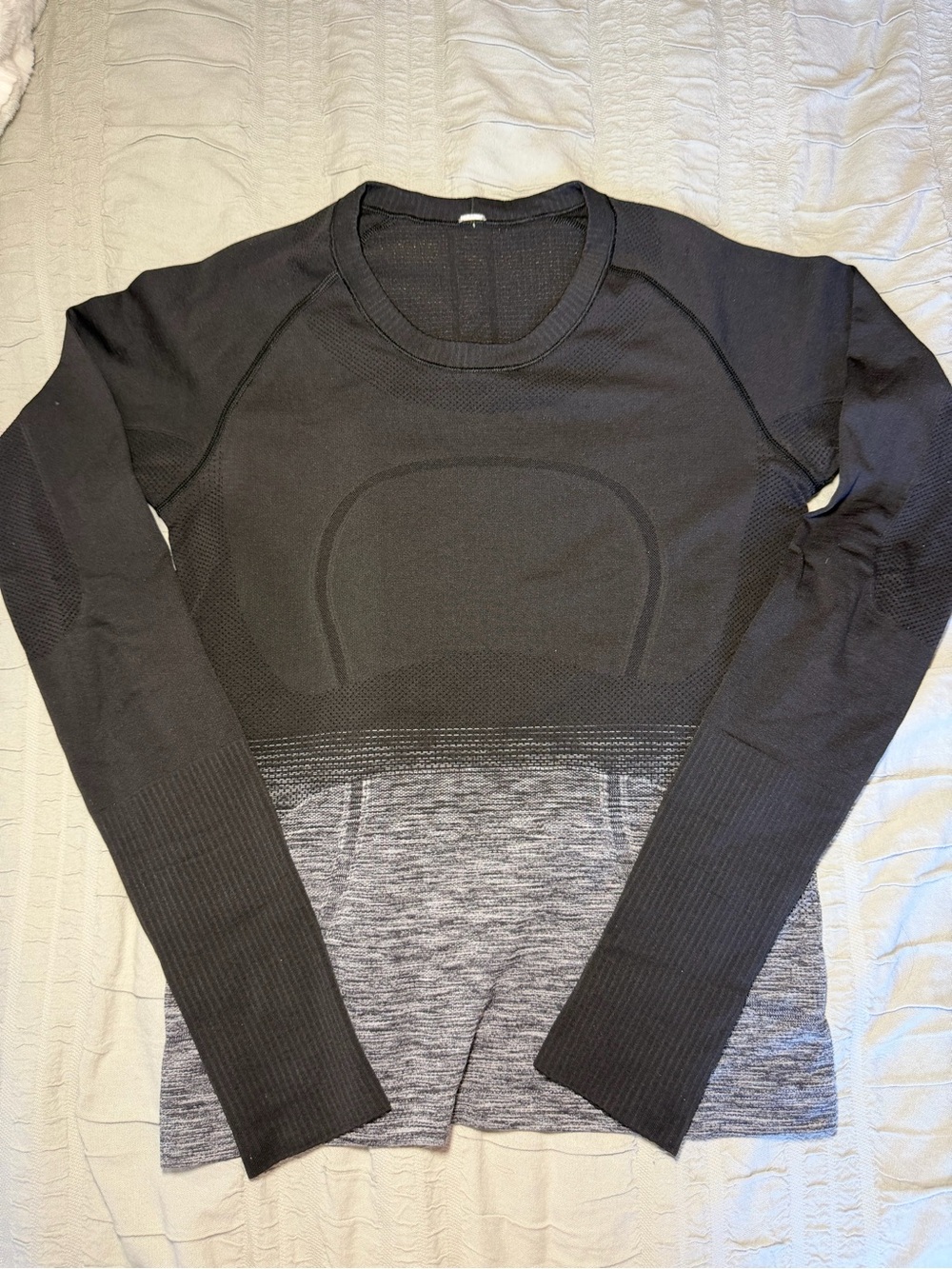 lululemon athletica swiftly techTwo-Tone Black and Gray Long-Sleeve Seamless Top